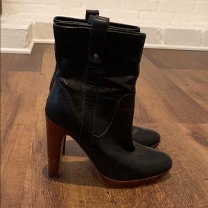 💫 Black leather booties 💫